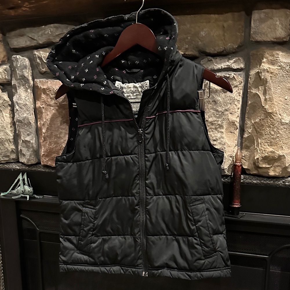 Vintage Old Navy Women’s Black Hooded Puffer Vest